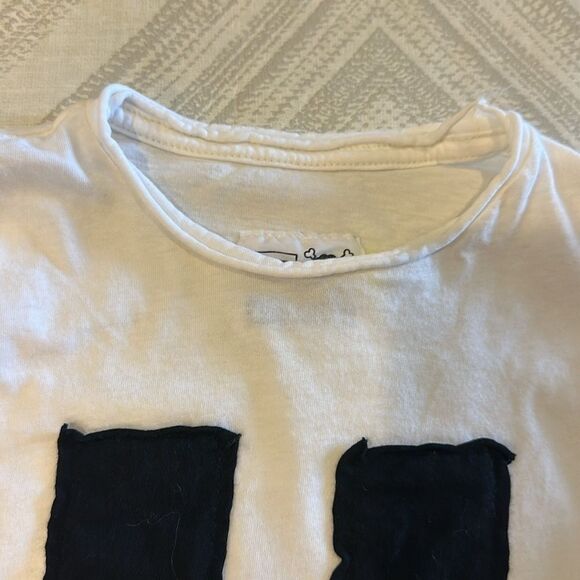 nununu Boys White Long Sleeve Top with Two Vertical Black Stripes - Size 4/5 - Picture 2 of 7
